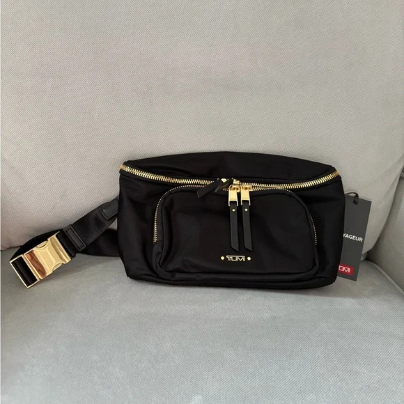 Authentic TUMI Madison Hip Bag NWT - Picture 1 of 9